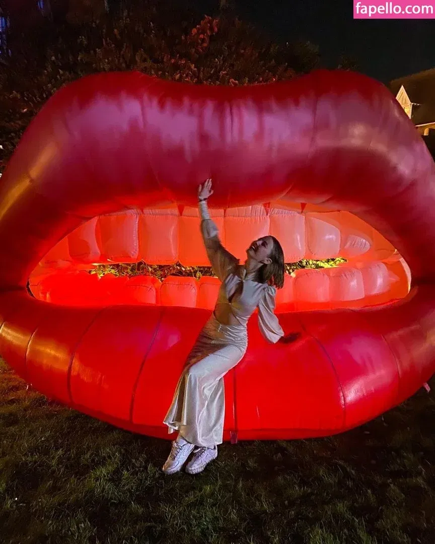 Amelie Manzoli Onlyfans Photo Gallery 