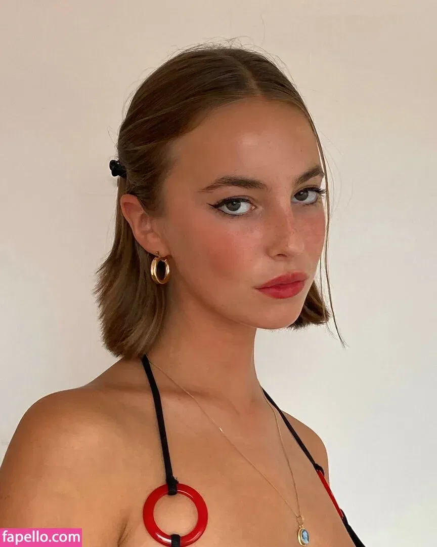 Amelie Manzoli Onlyfans Photo Gallery 