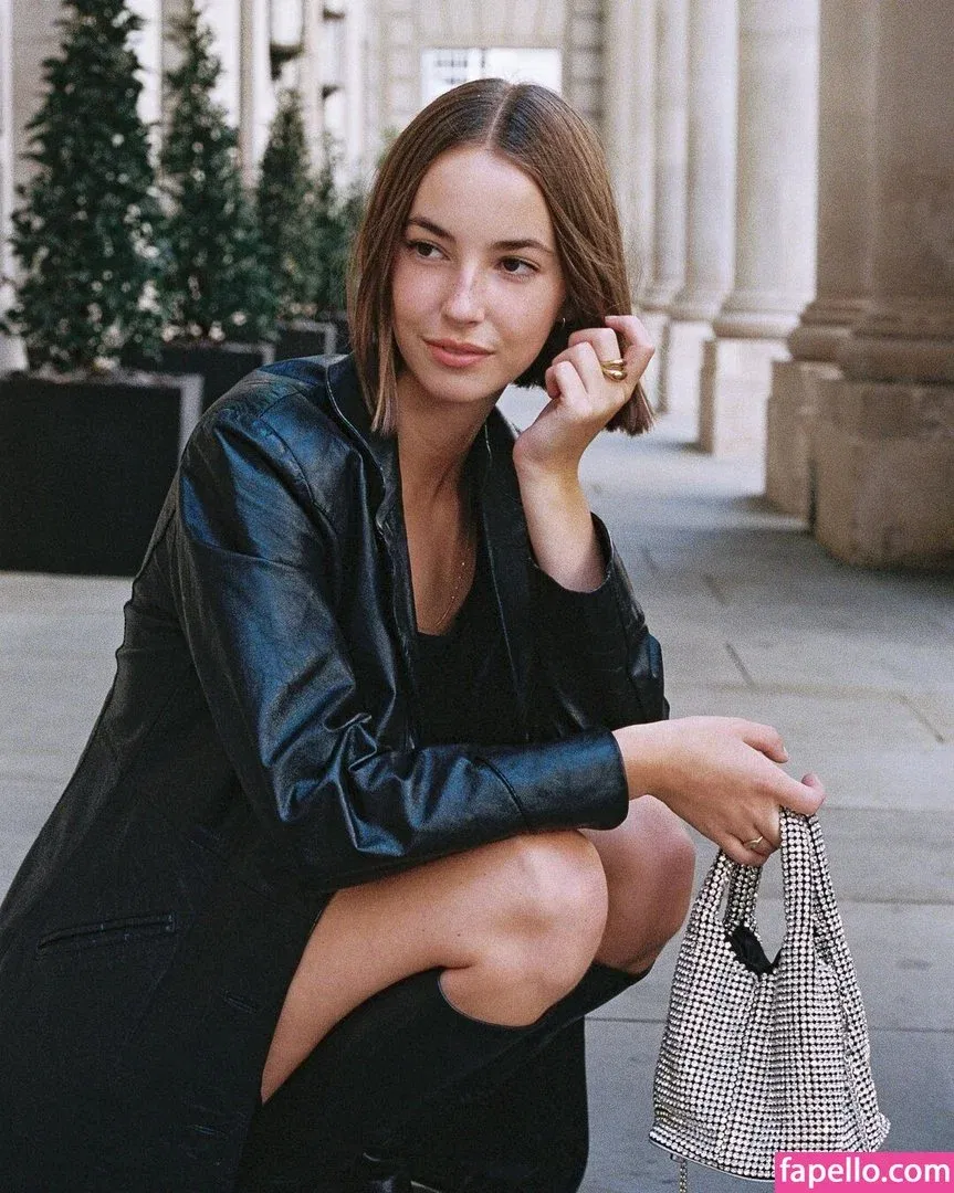 Amelie Manzoli Onlyfans Photo Gallery 