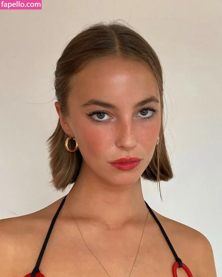 Amelie Manzoli Onlyfans Photo Gallery 