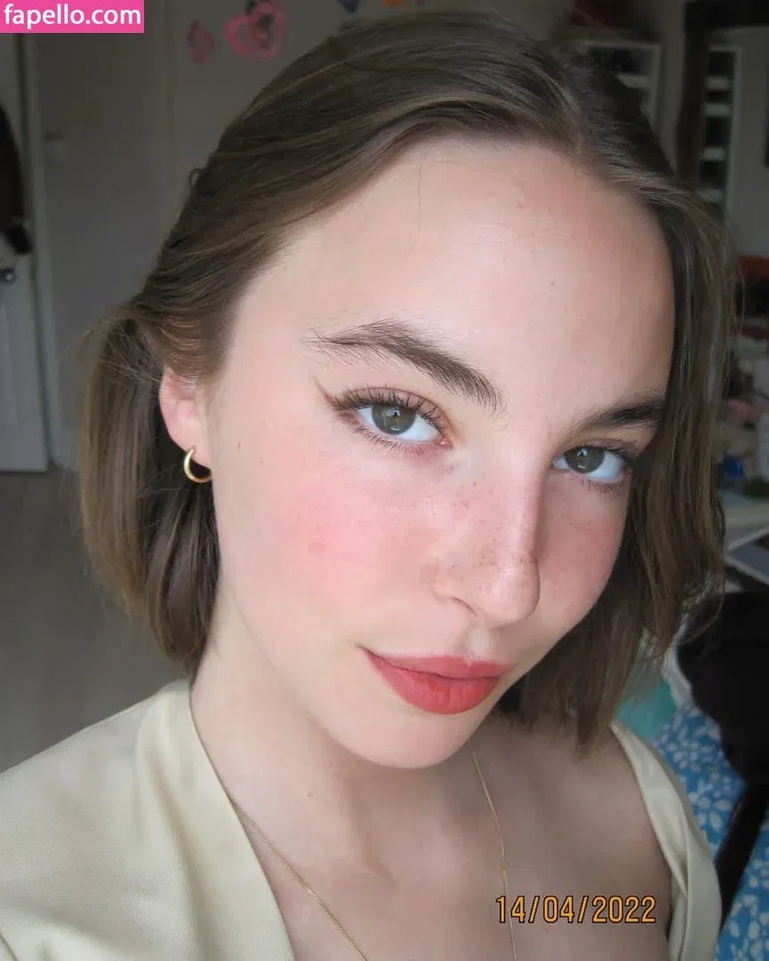 Amelie Manzoli Onlyfans Photo Gallery 