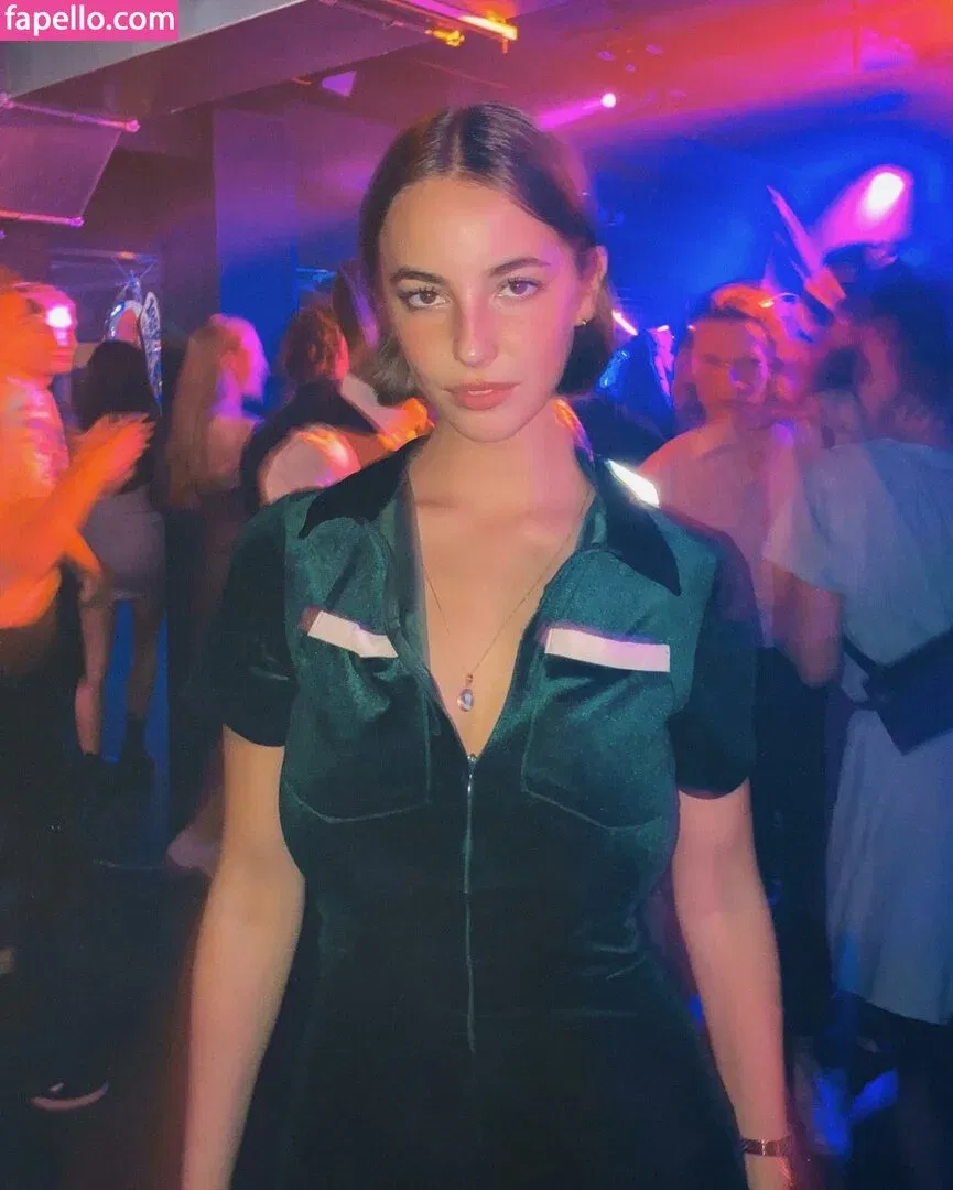 Amelie Manzoli Onlyfans Photo Gallery 