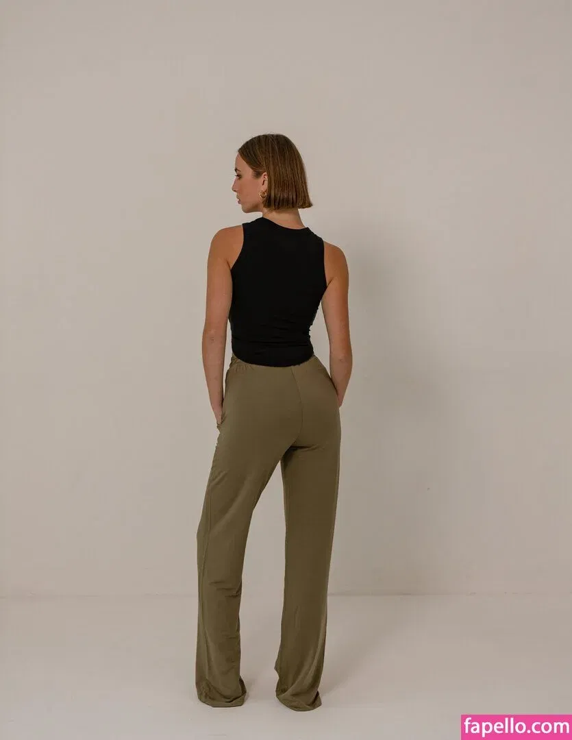 Amelie Manzoli Onlyfans Photo Gallery 