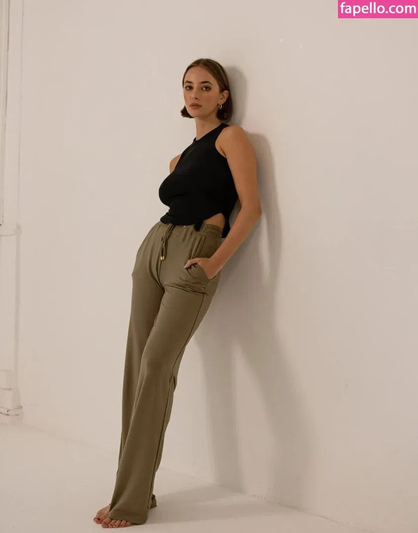 Amelie Manzoli Onlyfans Photo Gallery 