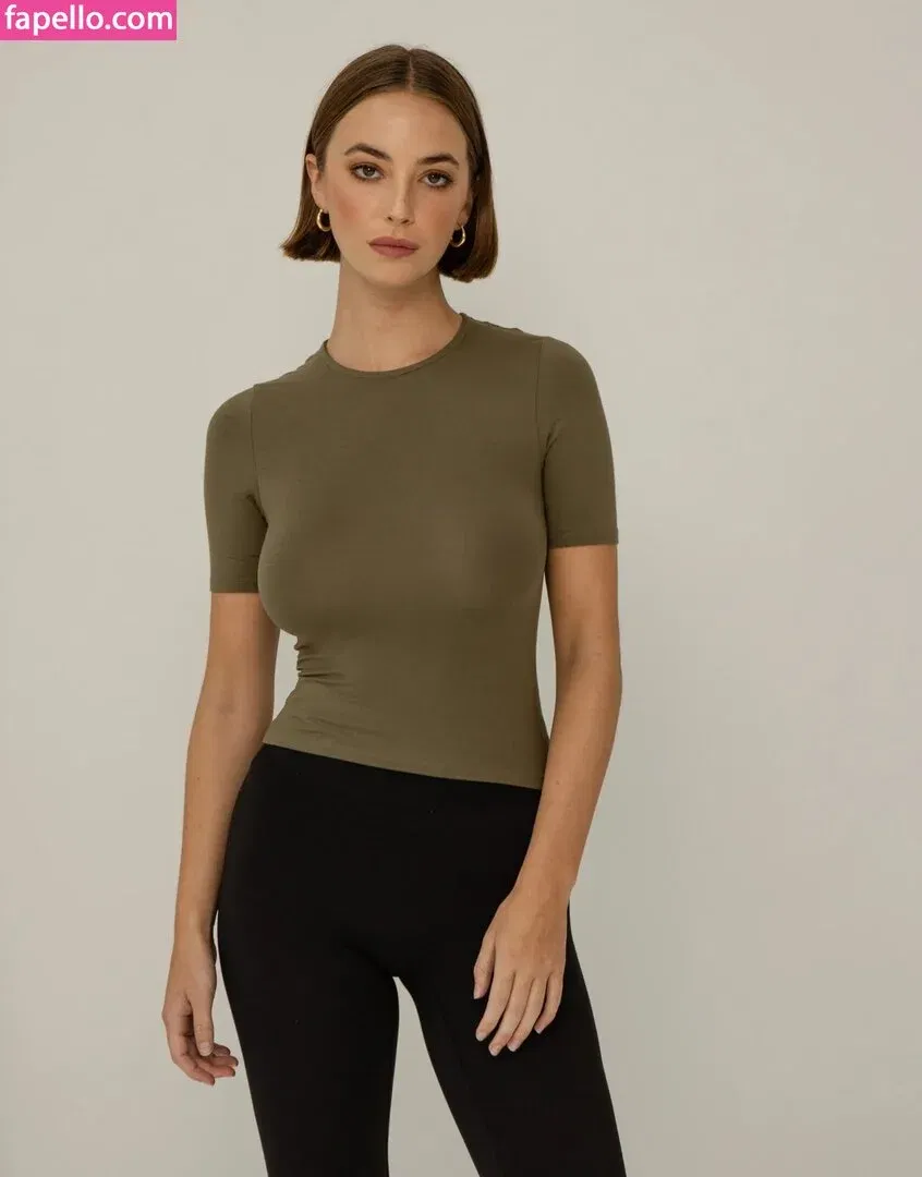 Amelie Manzoli Onlyfans Photo Gallery 