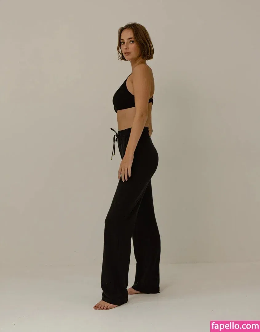 Amelie Manzoli Onlyfans Photo Gallery 