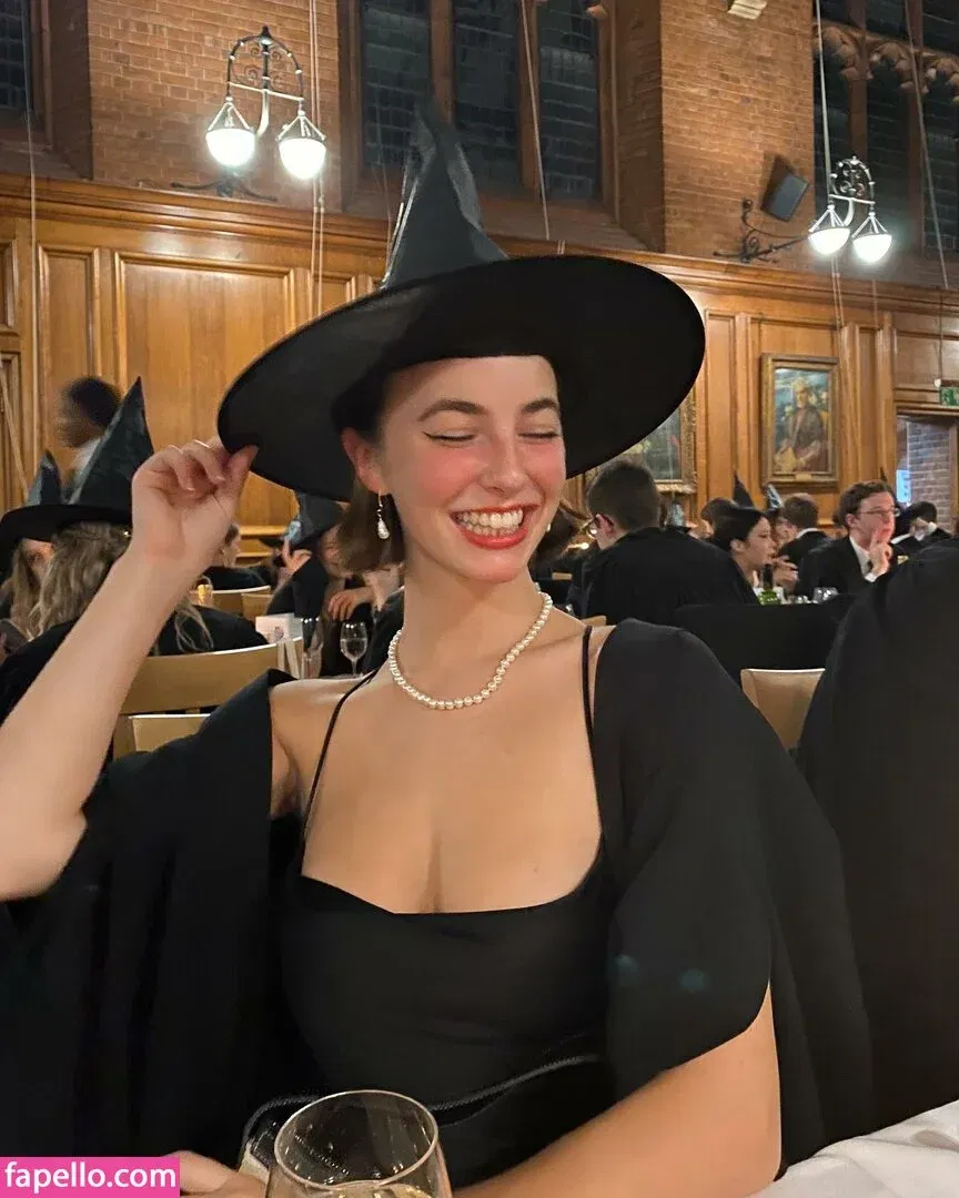 Amelie Manzoli Onlyfans Photo Gallery 