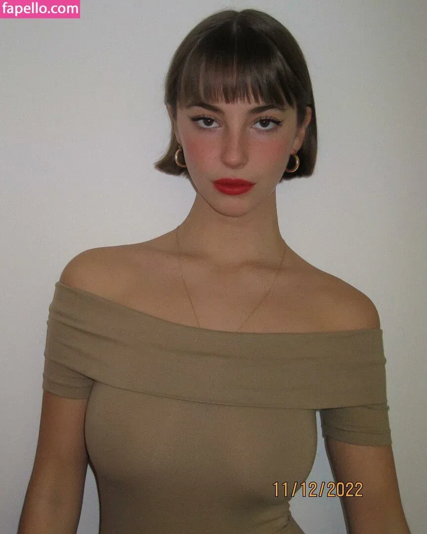 Amelie Manzoli Onlyfans Photo Gallery 