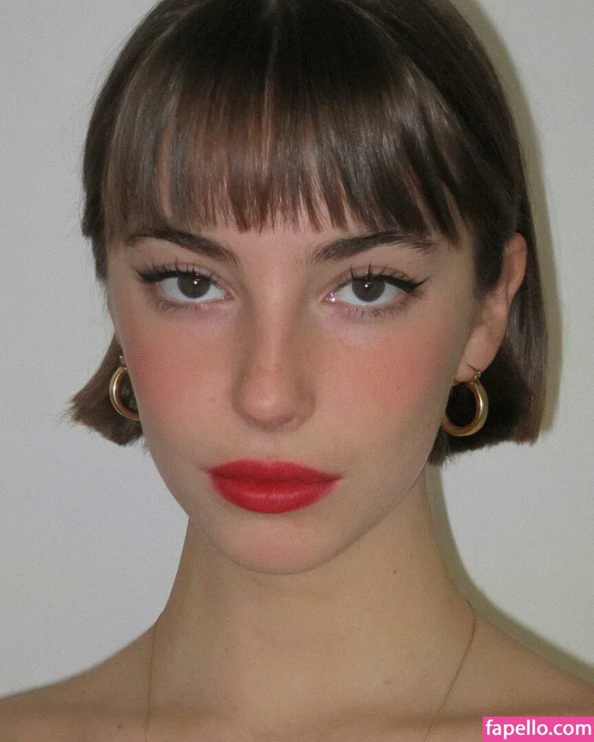 Amelie Manzoli Onlyfans Photo Gallery 