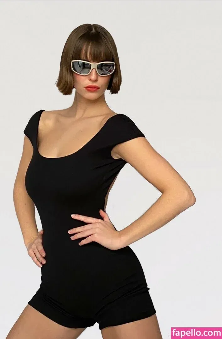 Amelie Manzoli Onlyfans Photo Gallery 