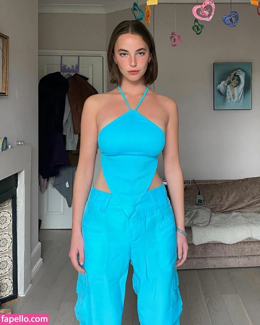 Amelie Manzoli Onlyfans Photo Gallery 