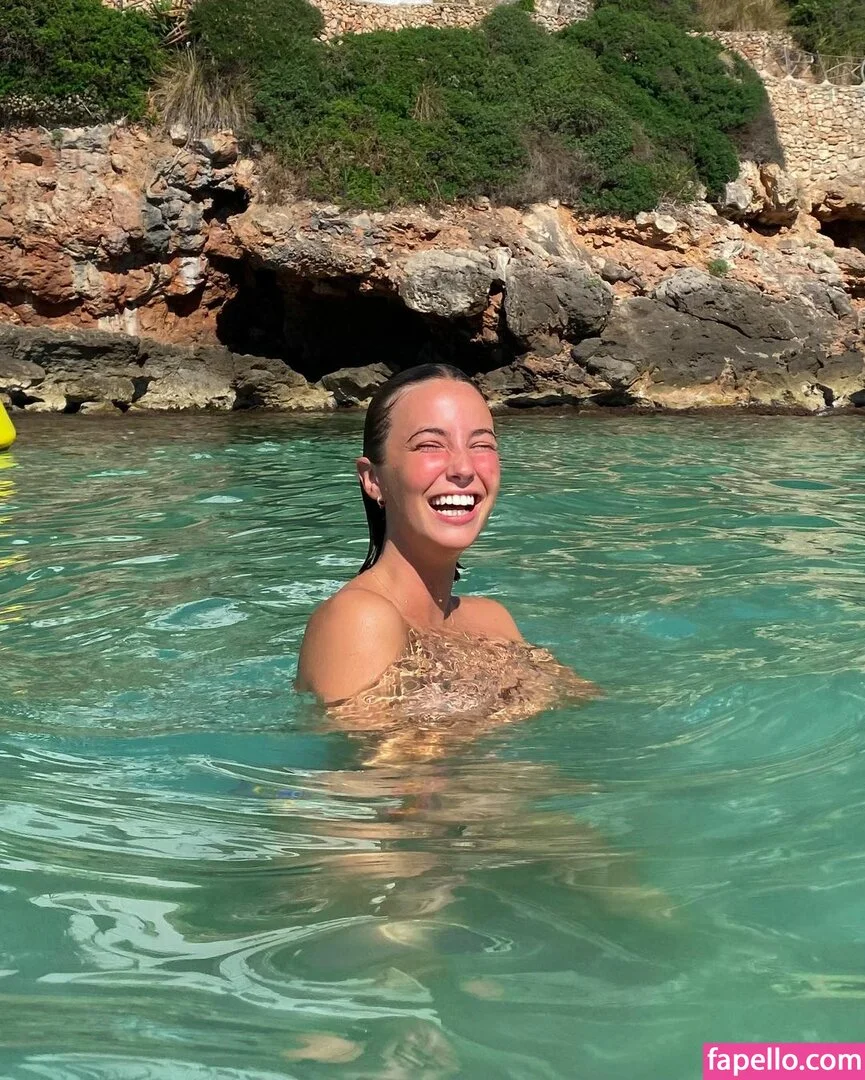 Amelie Manzoli Onlyfans Photo Gallery 