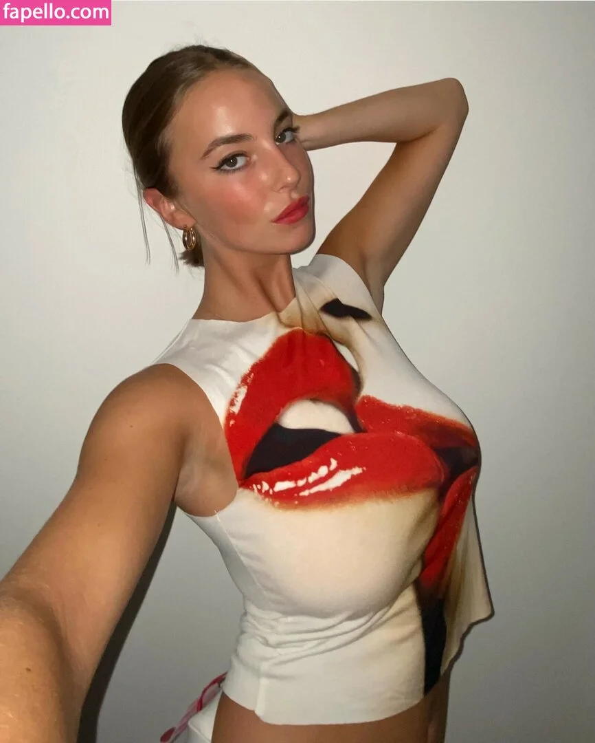 Amelie Manzoli Onlyfans Photo Gallery 