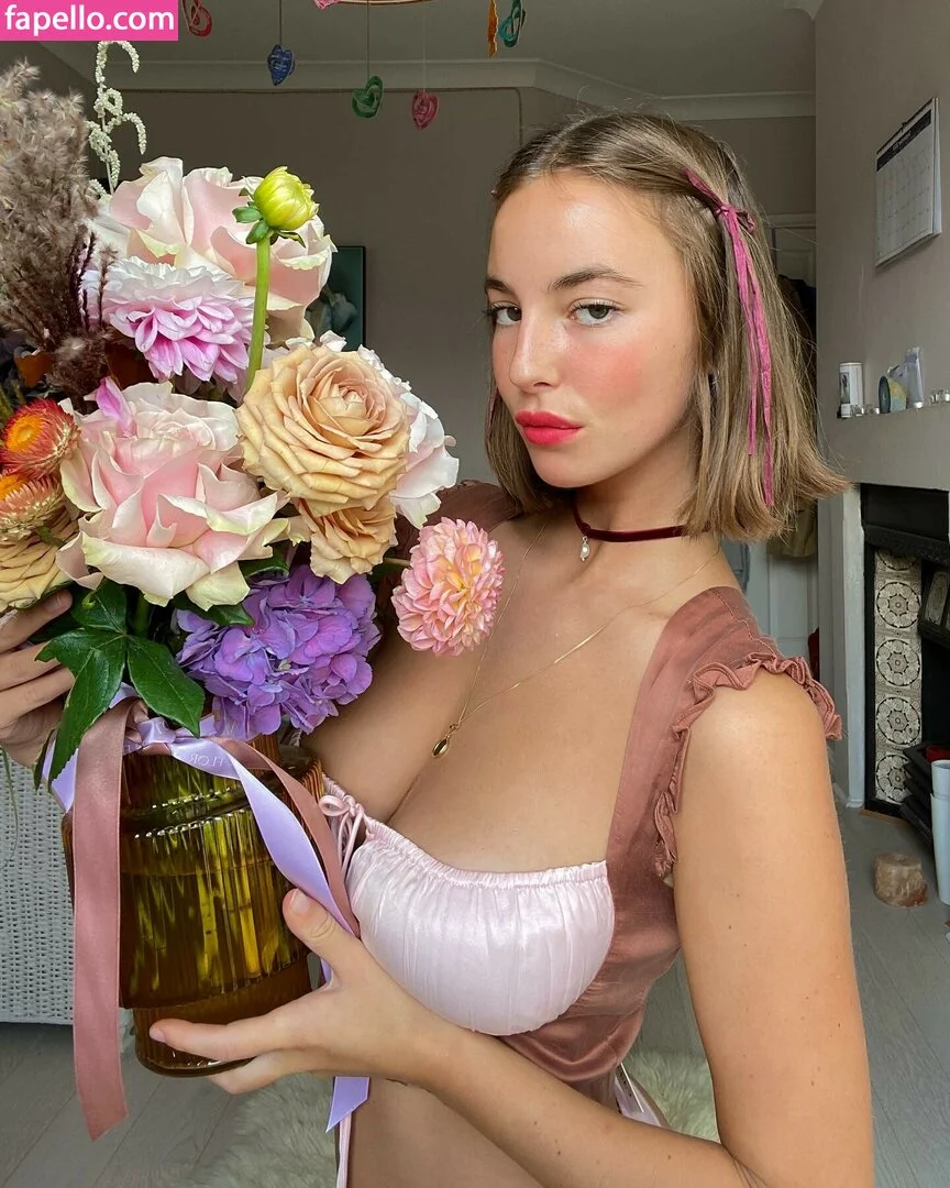 Amelie Manzoli Onlyfans Photo Gallery 