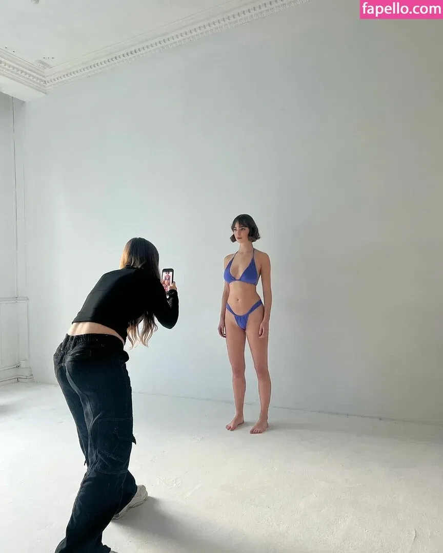 Amelie Manzoli Onlyfans Photo Gallery 