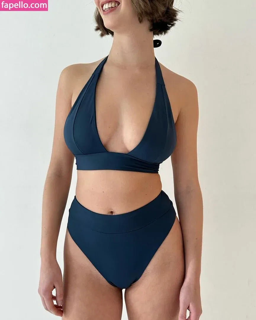 Amelie Manzoli Onlyfans Photo Gallery 