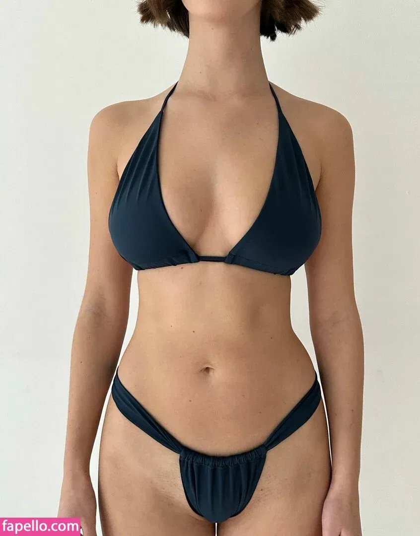 Amelie Manzoli Onlyfans Photo Gallery 