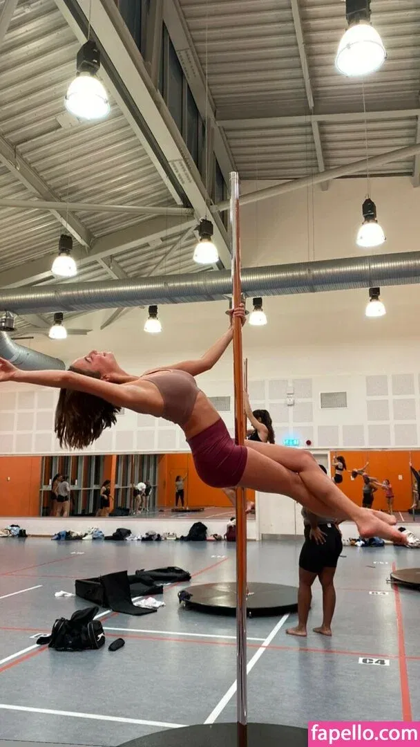 Amelie Manzoli Onlyfans Photo Gallery 