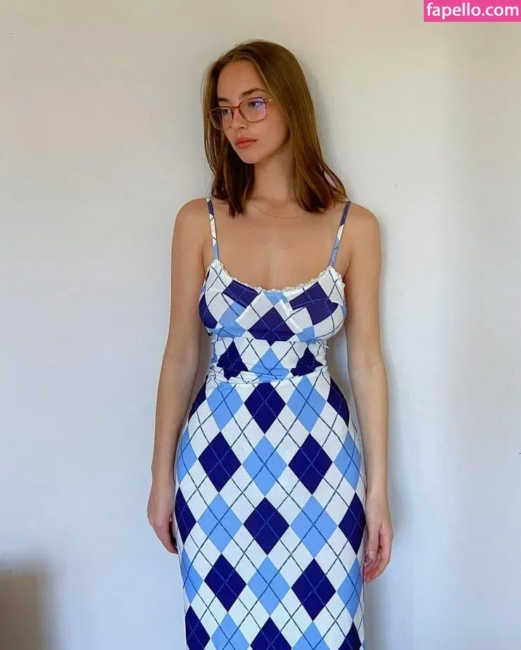 Amelie Manzoli Onlyfans Photo Gallery 