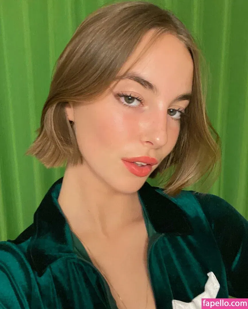 Amelie Manzoli Onlyfans Photo Gallery 