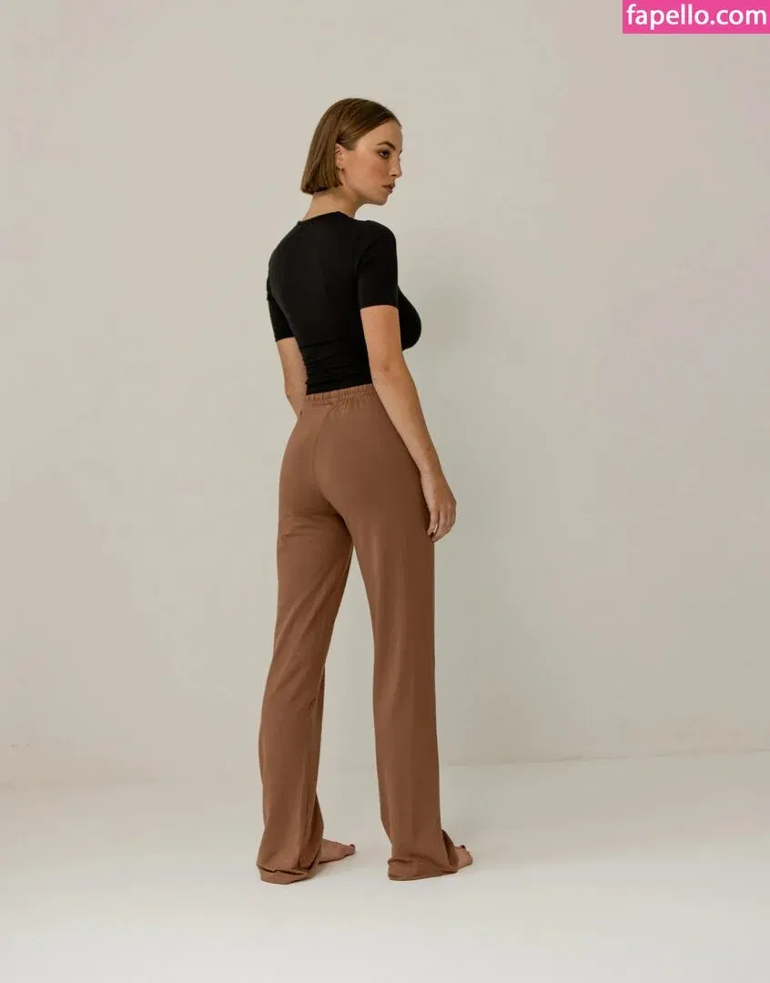 Amelie Manzoli Onlyfans Photo Gallery 