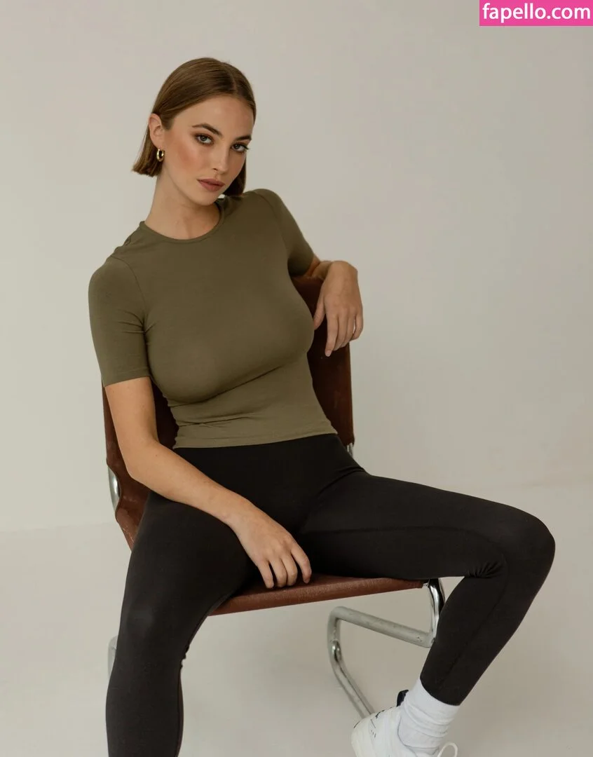 Amelie Manzoli Onlyfans Photo Gallery 