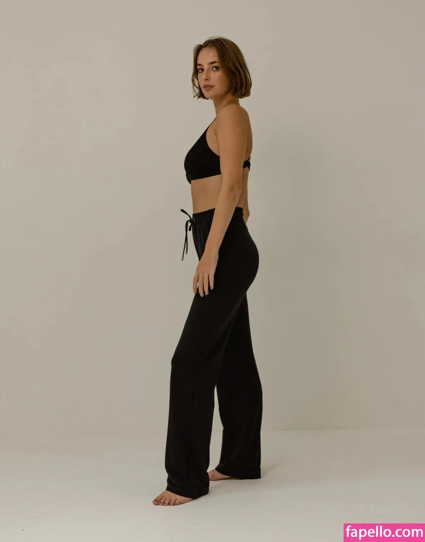 Amelie Manzoli Onlyfans Photo Gallery 