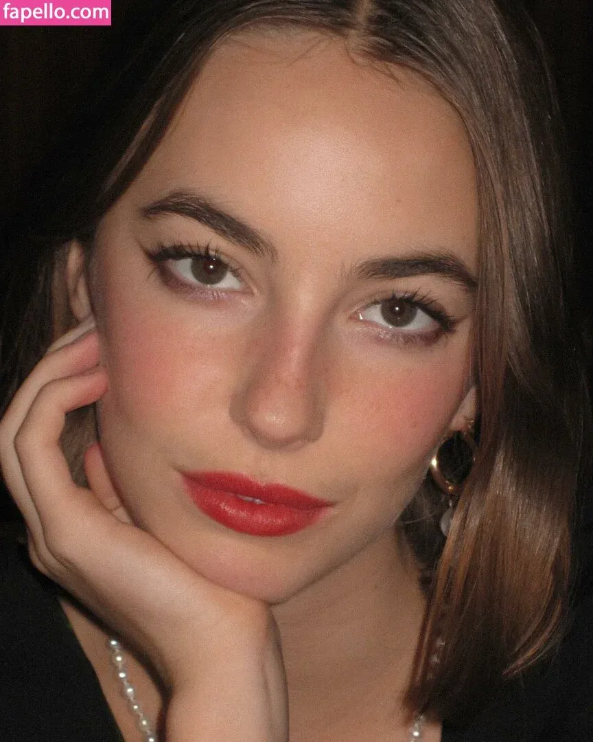 Amelie Manzoli Onlyfans Photo Gallery 