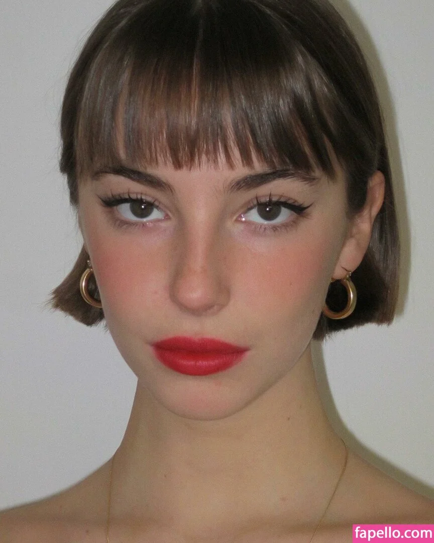 Amelie Manzoli Onlyfans Photo Gallery 