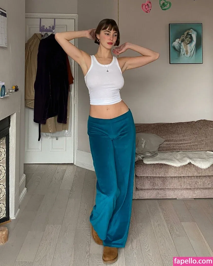 Amelie Manzoli Onlyfans Photo Gallery 