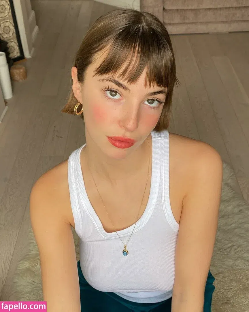 Amelie Manzoli Onlyfans Photo Gallery 