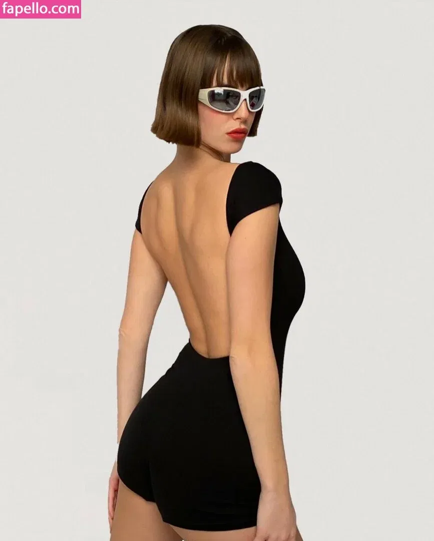 Amelie Manzoli Onlyfans Photo Gallery 