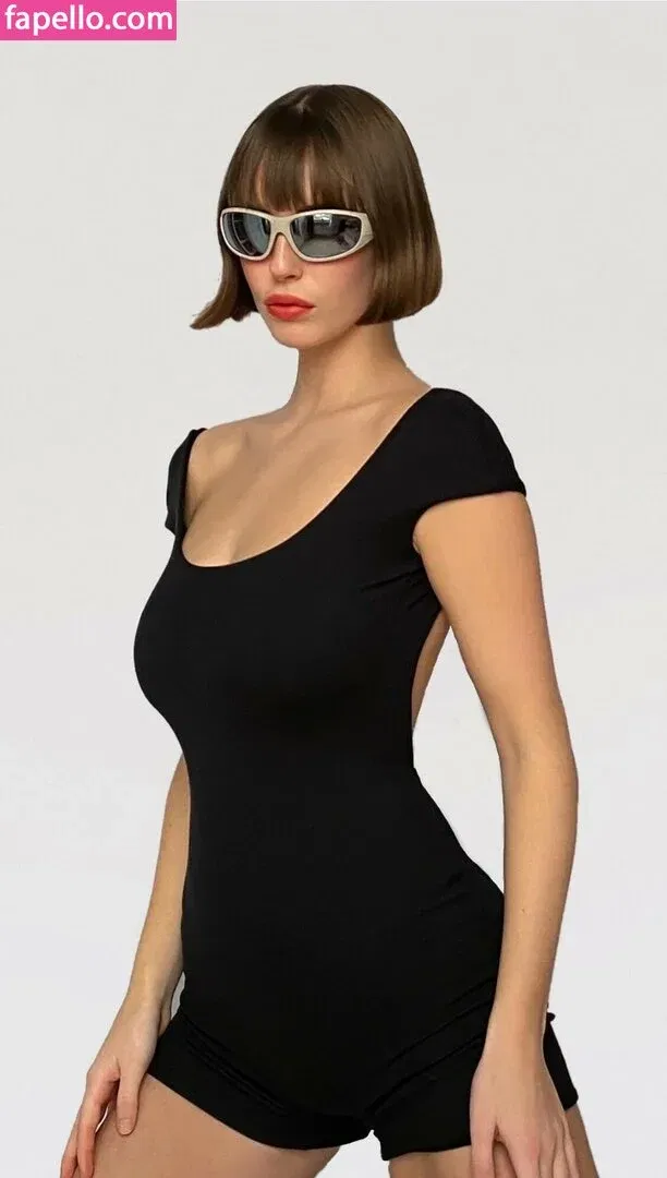 Amelie Manzoli Onlyfans Photo Gallery 