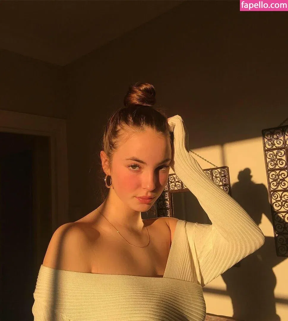 Amelie Manzoli Onlyfans Photo Gallery 