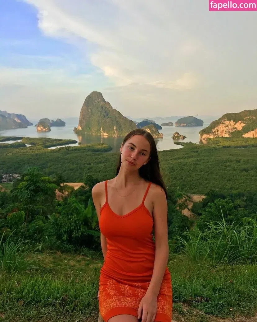 Amelie Manzoli Onlyfans Photo Gallery 