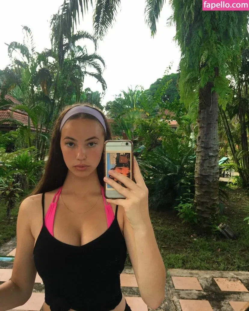 Amelie Manzoli Onlyfans Photo Gallery 