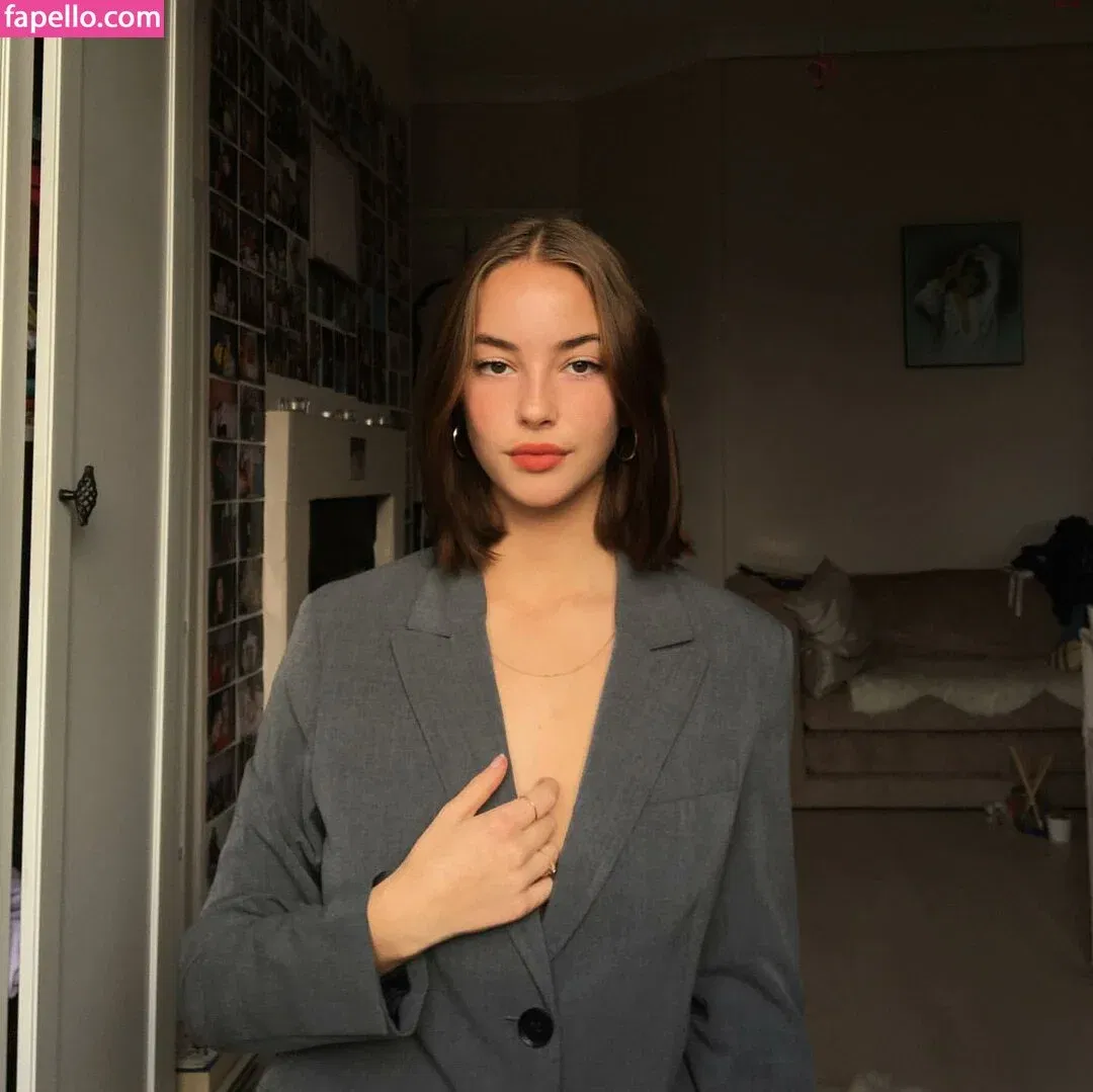 Amelie Manzoli Onlyfans Photo Gallery 