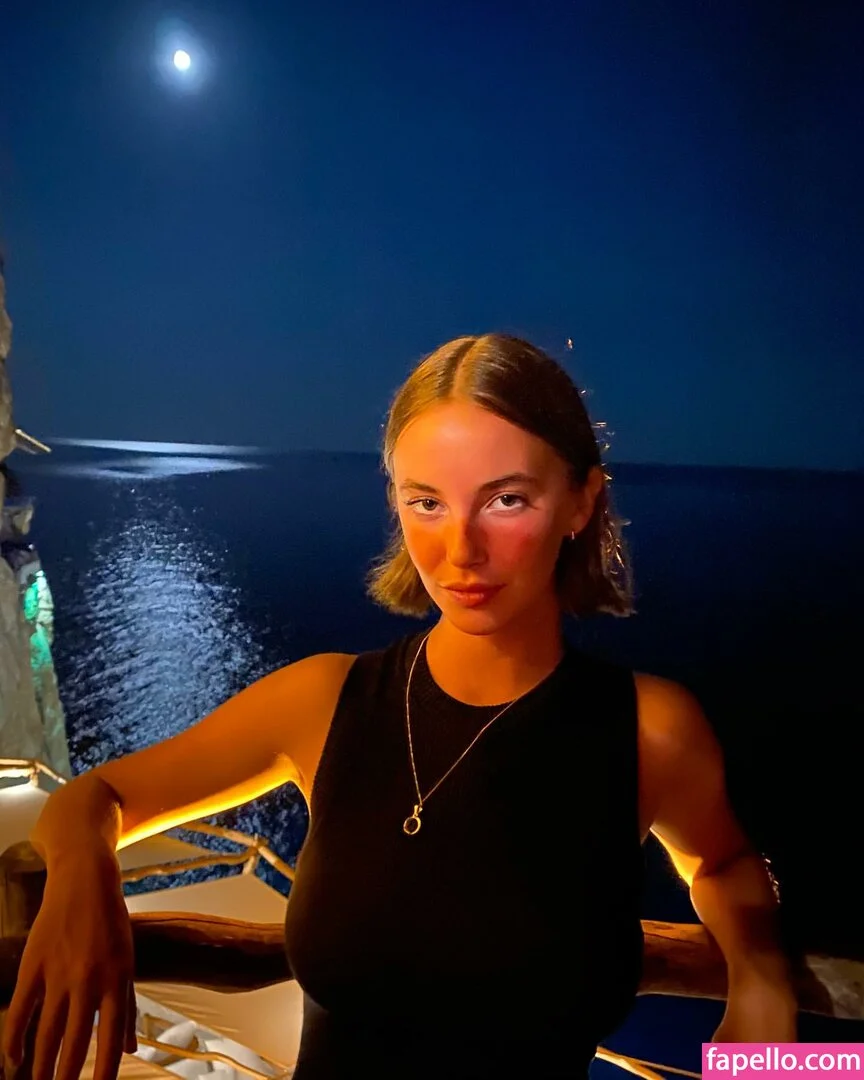 Amelie Manzoli Onlyfans Photo Gallery 