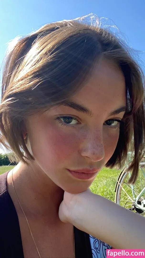 Amelie Manzoli Onlyfans Photo Gallery 