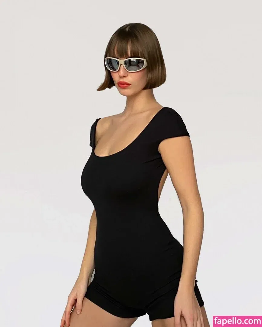 Amelie Manzoli Onlyfans Photo Gallery 