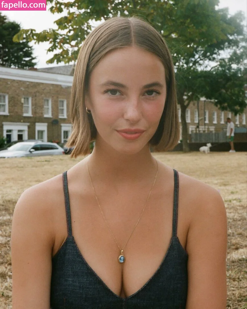 Amelie Manzoli Onlyfans Photo Gallery 