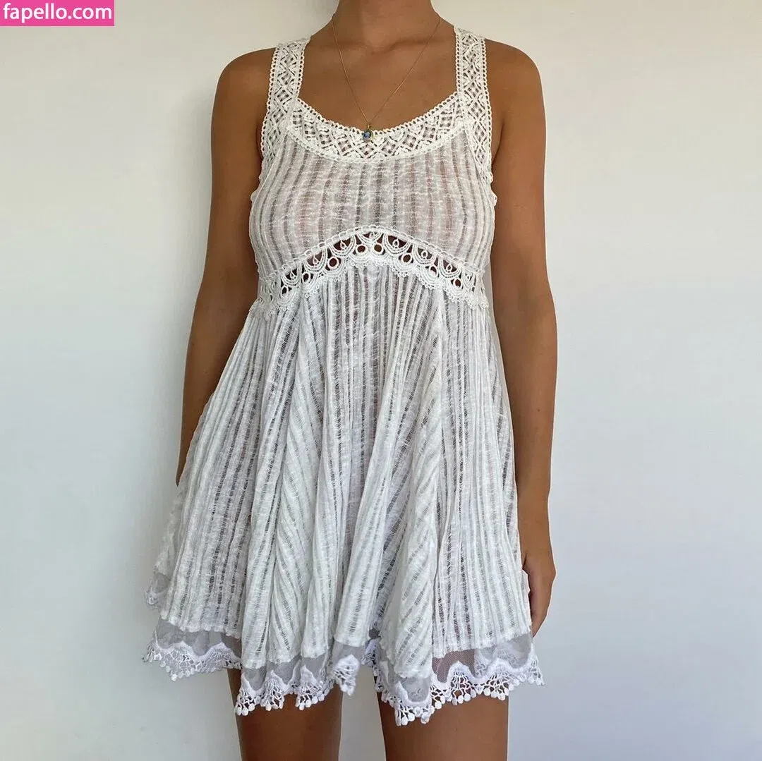 Amelie Manzoli Onlyfans Photo Gallery 