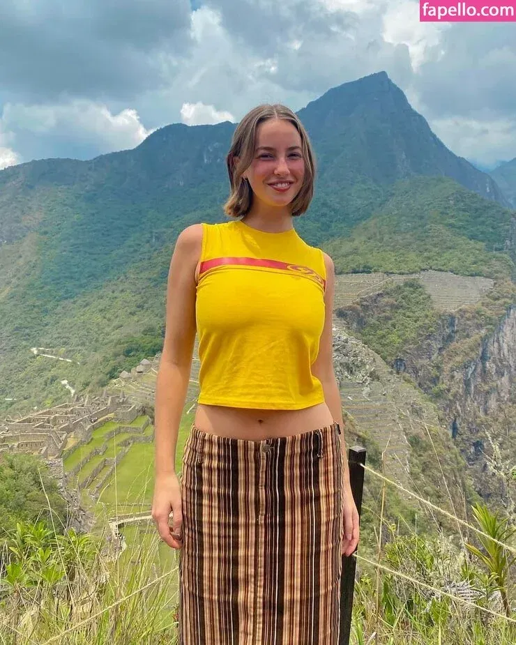 Amelie Manzoli Onlyfans Photo Gallery 