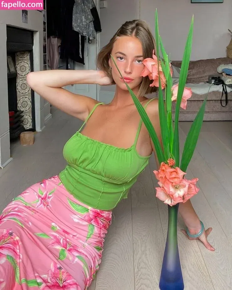 Amelie Manzoli Onlyfans Photo Gallery 