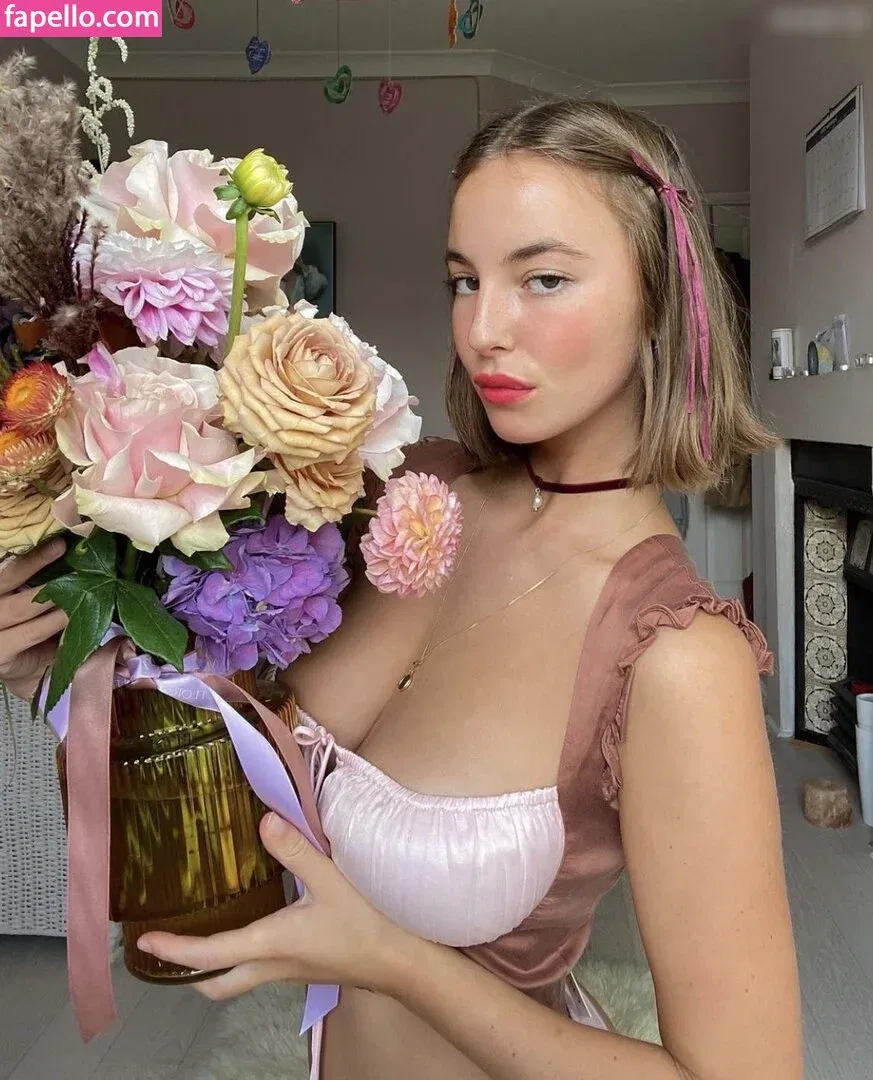 Amelie Manzoli Onlyfans Photo Gallery 