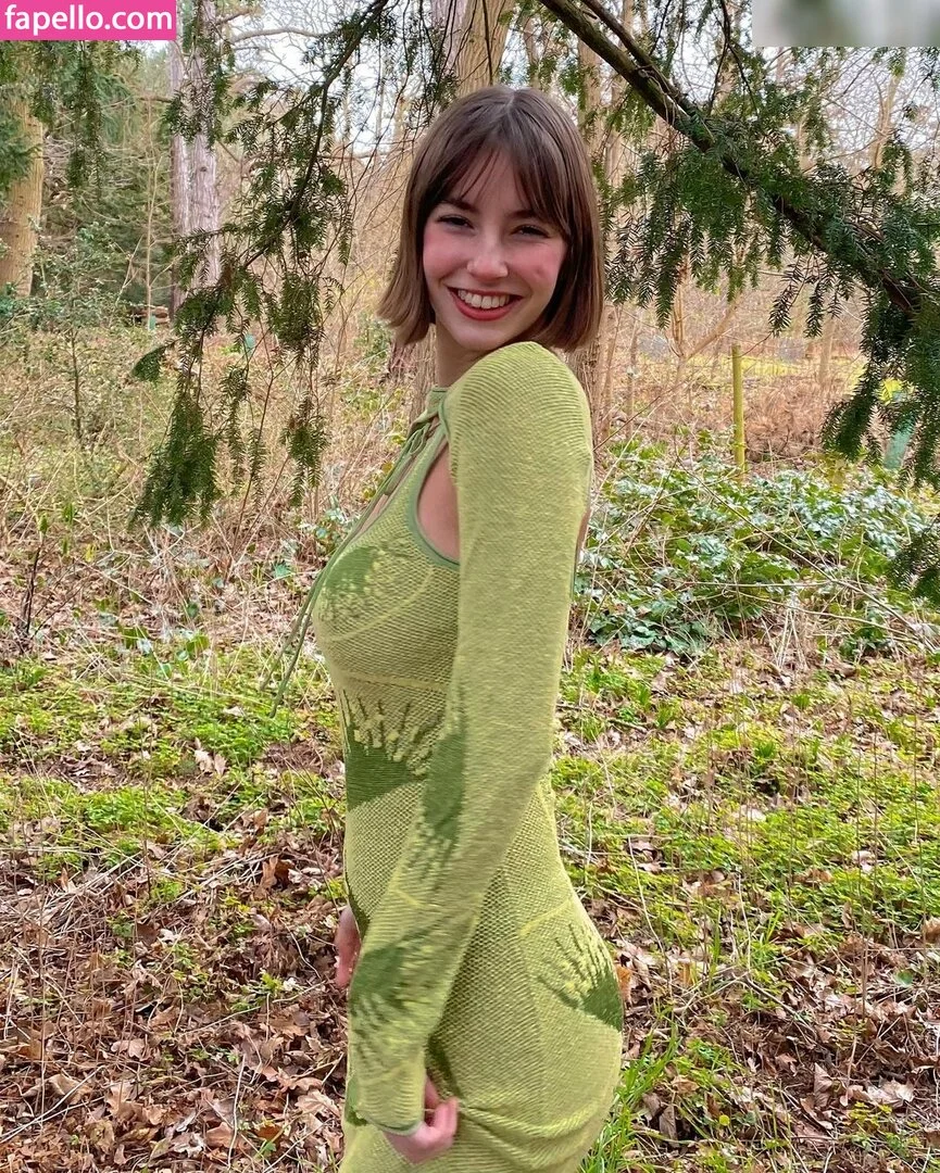 Amelie Manzoli Onlyfans Photo Gallery 