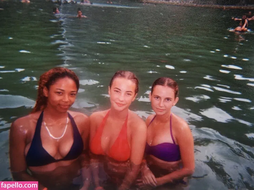 Amelie Manzoli Onlyfans Photo Gallery 