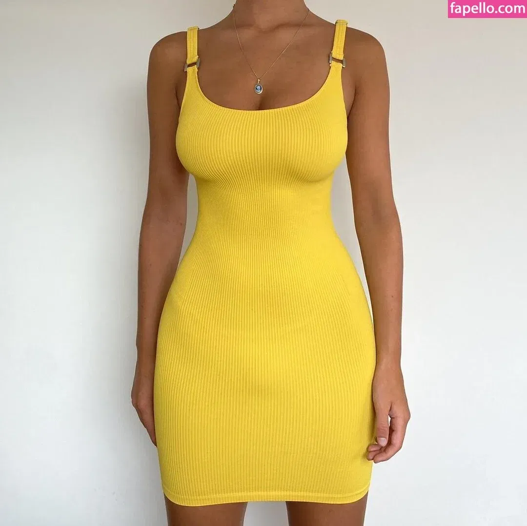 Amelie Manzoli Onlyfans Photo Gallery 