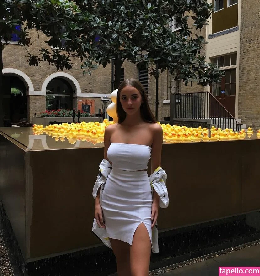 Amelie Manzoli Onlyfans Photo Gallery 