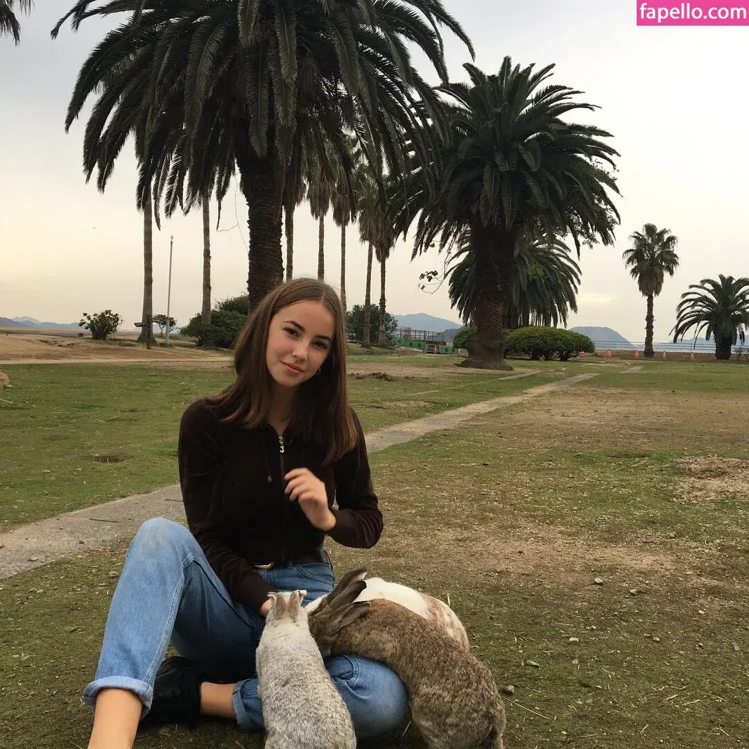 Amelie Manzoli Onlyfans Photo Gallery 